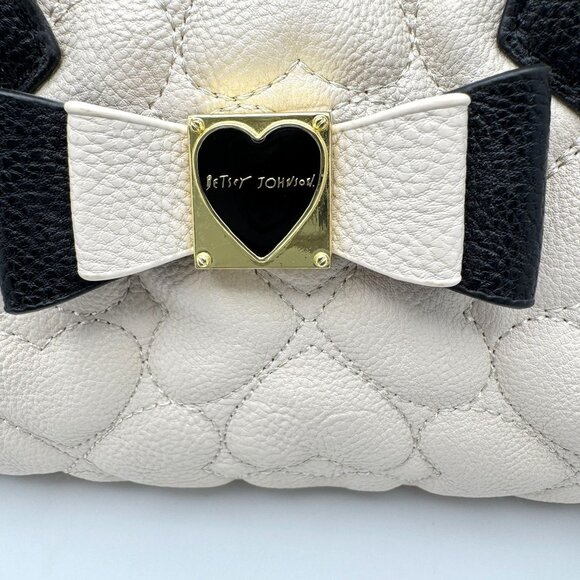 Betsey Johnson Quilted Heart Crossbody Bag Bow Gold-Tone Hardware Beige Black - Picture 14 of 16